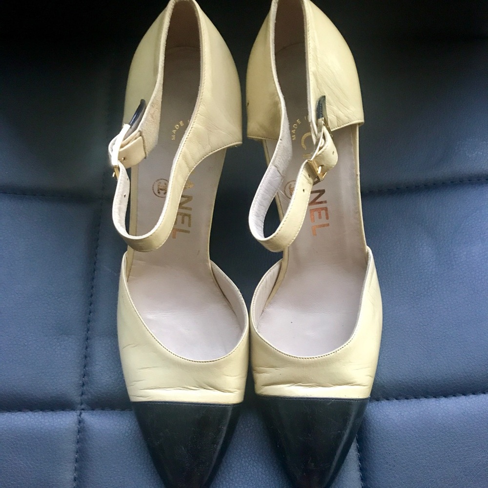 * SOLD * Authentic Vintage Chanel Pumps